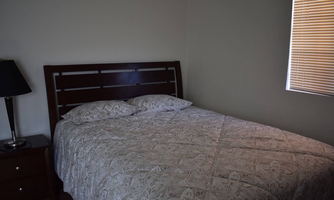 Los Angeles House | Los Angeles Private Newly Remodeled Unit in a Duplex With 2 Private bak Parking