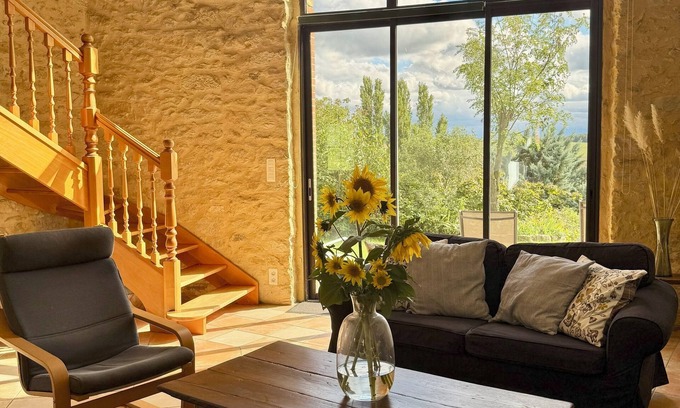 Pech-Luna House | Loustal Beau: a peaceful countryside retreat near Mirepoix w/large heated pool