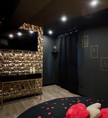 Limoux Apartment | Love Room L'instanté - "Suite L'intense"