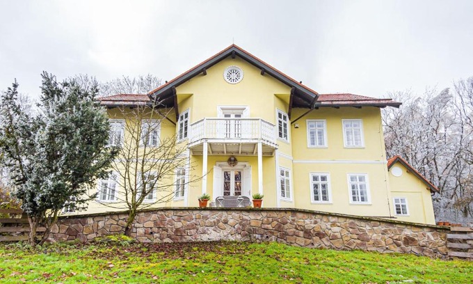 Zalany Villa | Lovecký zámeček pod Milešovkou