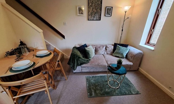Walton House | Lovely 1-Bed House in Milton Keynes
