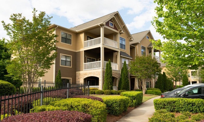 Executive Park Apartment | Lovely 1-bedroom apartment w/Pool + Wi-Fi
