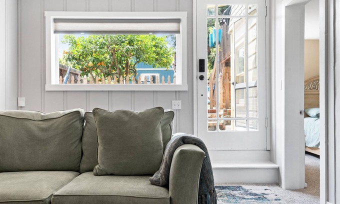 Alameda House | Lovely 1-bedroom Oasis with Patio/Private Entry
