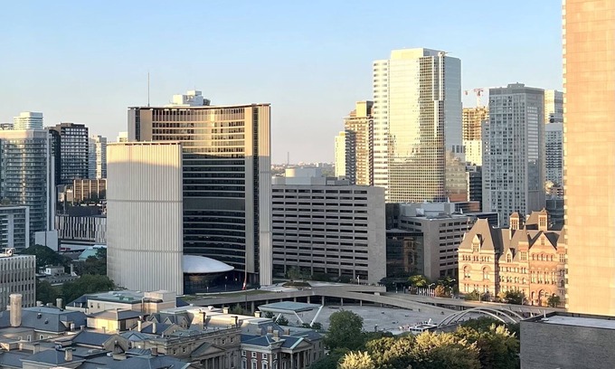 Downtown Toronto Condo | Lovely 2 Bedroom Condo in the Heart of Toronto