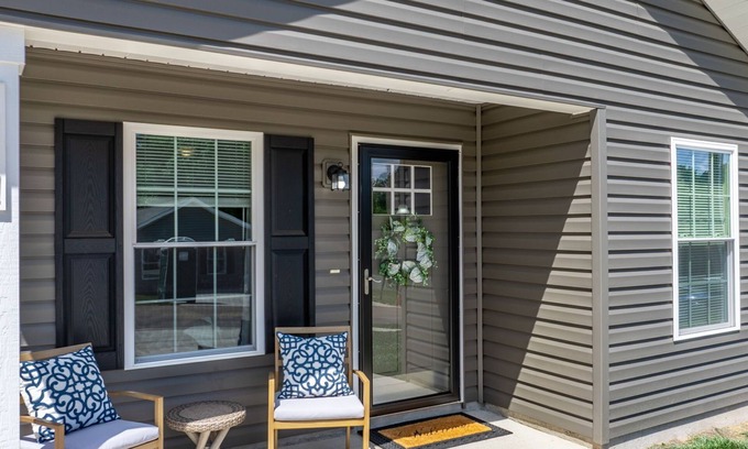 Hickory House | Lovely 2 Bedroom House in Hickory