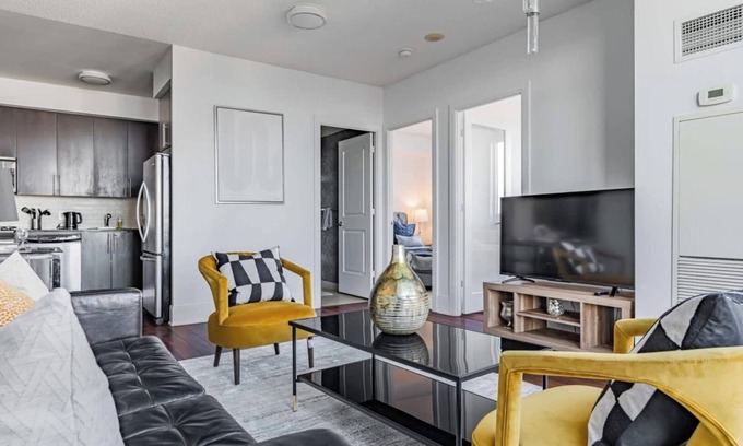 Downtown Mississauga Condo | Lovely 3 Bedroom Condo with Balcony