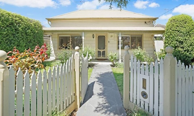 Williamstown North House | Lovely 3BR House In Seaside Area