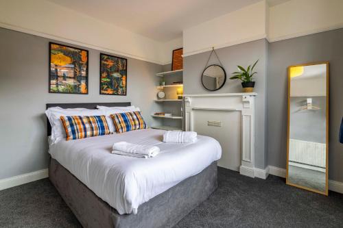 Bramcote Villa | Lovely 4BDR home- Off street parking sleeps 7