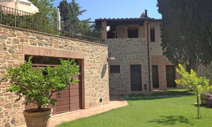 Popoltaio-Schiacciato Villa | Lovely apartment in villa for 4 guests with pool, WIFI, A/C, TV and terrace