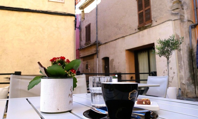 La Rouviere Apartment | Lovely apartment for 6 guests with WIFI, pool, A/C, TV, patio and pets allowed