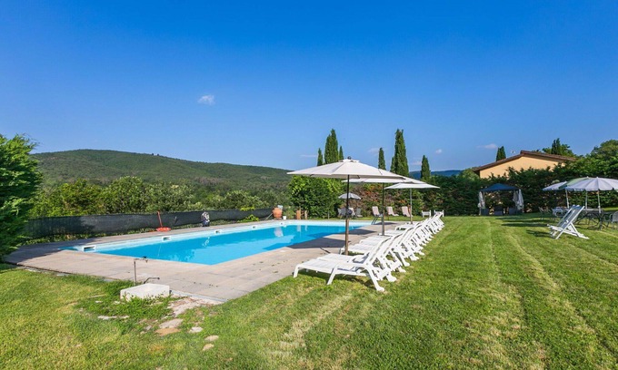 Bucine Apartment | Lovely apartment for 4 guests with WIFI, pool, TV, patio, pets allowed and panoramic view