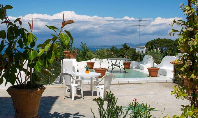 Casamicciola Terme Villa | Lovely apartment in villa for 12 people with WIFI, TV, patio and parking