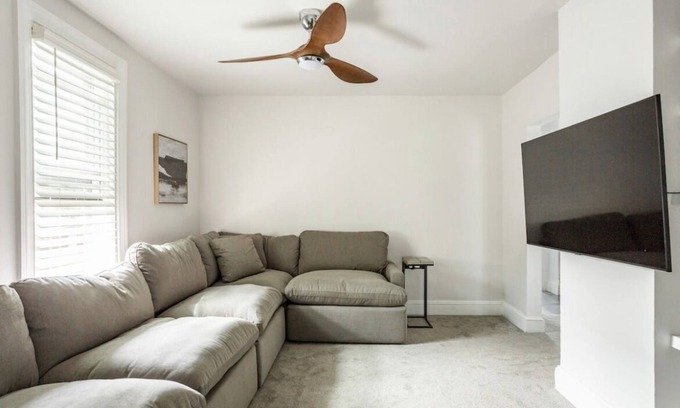 Primos Secane Apartment | Lovely apartment, a place to rest - 5 minutes from the airport.