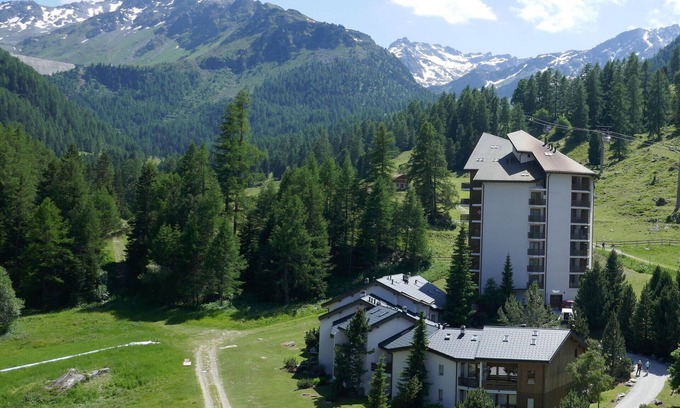 Nendaz Apartment | Lovely apartment for 8 guests with WIFI, TV, terrace and parking
