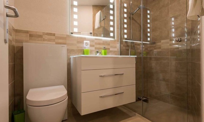Saas Almagell Apartment | Lovely apartment for 3 people with hot tub, WIFI, TV and balcony