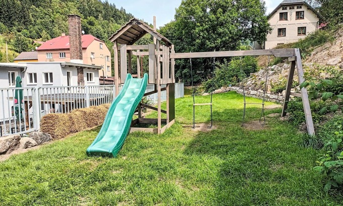 Desna Apartment | Lovely apartment for 4 guests with WIFI, pool, TV and patio