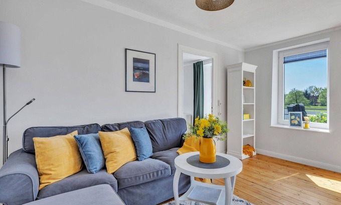 Osten Apartment | Lovely apartment for 2 guests with WIFI, TV and balcony