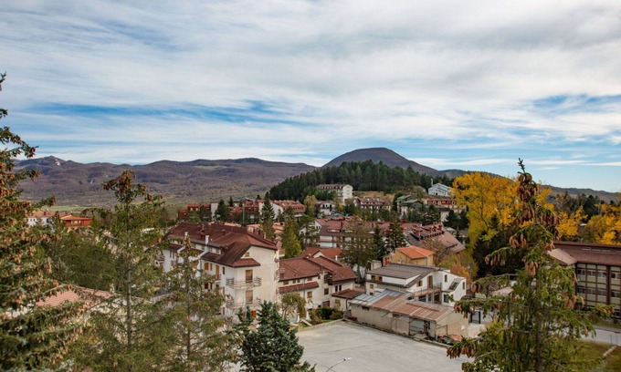 Rivisondoli Apartment | Lovely apartment for 4 guests with balcony and pets allowed