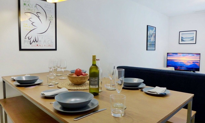 Blausee Apartment | Lovely apartment for 4 guests with WIFI, TV, balcony and pets allowed