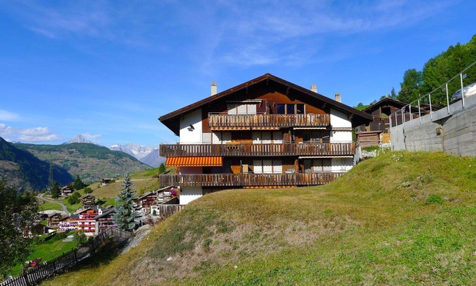 Graechen Apartment | Lovely apartment for 4 guests with WIFI, TV, balcony and panoramic view