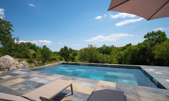 Kastav Apartment | Lovely apartment for 4 people with WIFI, pool, A/C, TV, terrace, panoramic view and parking