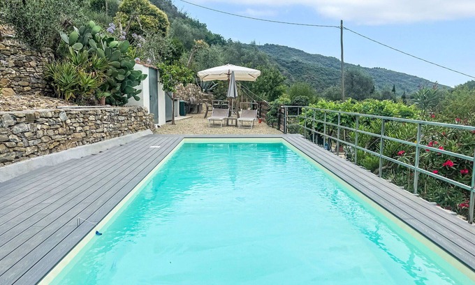 Prela Apartment | Lovely apartment for 5 people with pool, WIFI, TV, patio and pets allowed
