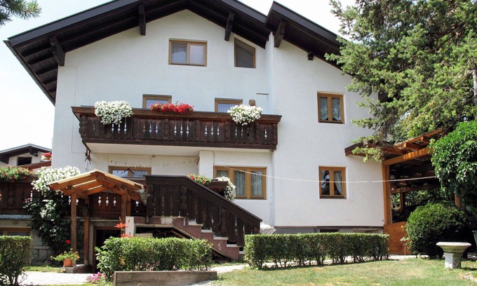 Imst Apartment | Lovely apartment for 8 guests with WIFI, TV, terrace and pets allowed