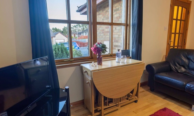 Balloch Apartment | Lovely apartment for 4 guests with WIFI, TV and patio