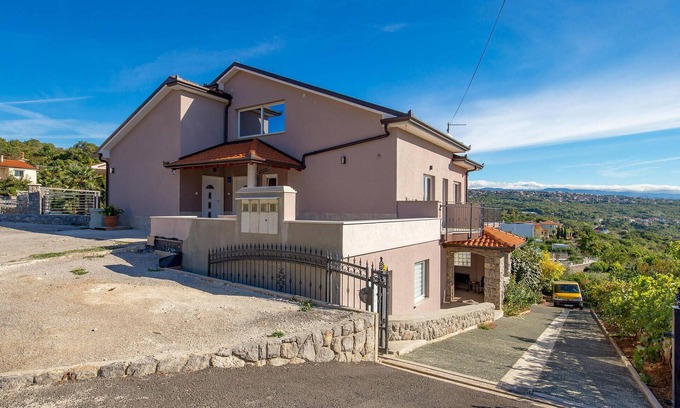 Pobri Apartment | Lovely apartment in Pobri with WiFi