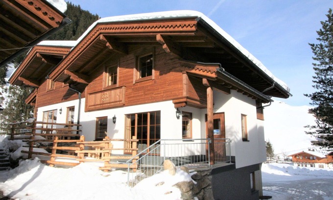 Tux House | Lovely apartment in villa for 9 people with WIFI, TV and terrace
