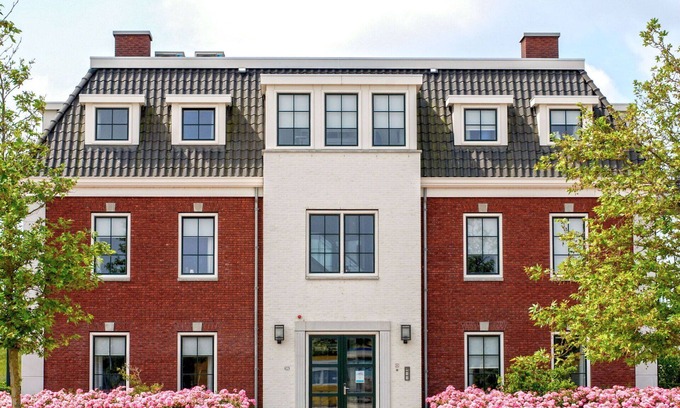 Colijnsplaat Apartment | Lovely apartment for 4 people with WIFI, hot tub, TV and balcony