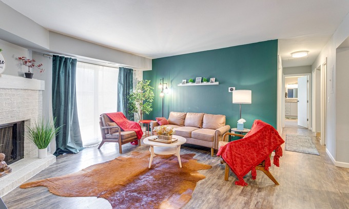 Aurora Condo | Lovely Aurora Condo w/ Private Patio!
