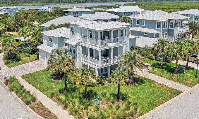 South Ponte Vedra Beach House | Lovely beach house, 3 min walk. Close to town, far enough not to be bothered