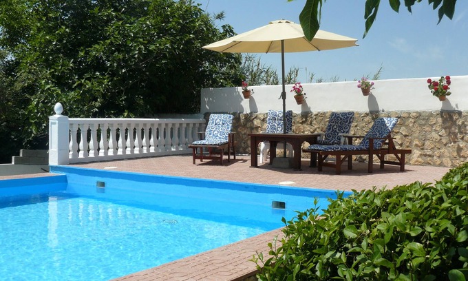 Padul House | Lovely Cortijo with private pool and garden between Granada and Coast sleeps 4