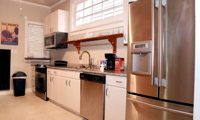 Touro Cottage | Lovely cottage 5 mins walk to historic St Charles Ave. & Magazine St- 2BR+1, 3BA