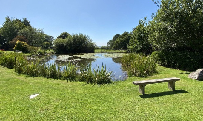 Callington Cottage | Lovely cottage in 4 acres - 2 lakes, hot tub, pool & sunny conservatory