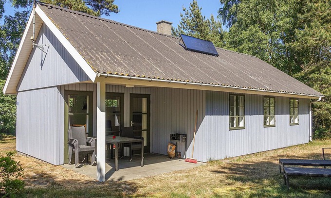 Oster Somarken House | Lovely home in Aakirkeby with kitchen