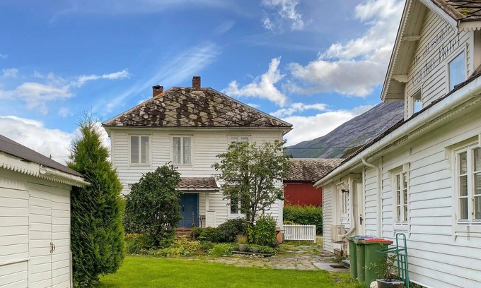 Reed House | Lovely home in Breim with kitchen