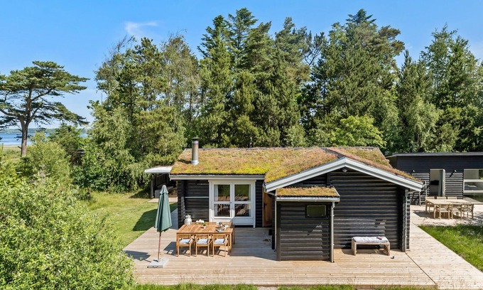 Hojslev House | Lovely home in Højslev with kitchen