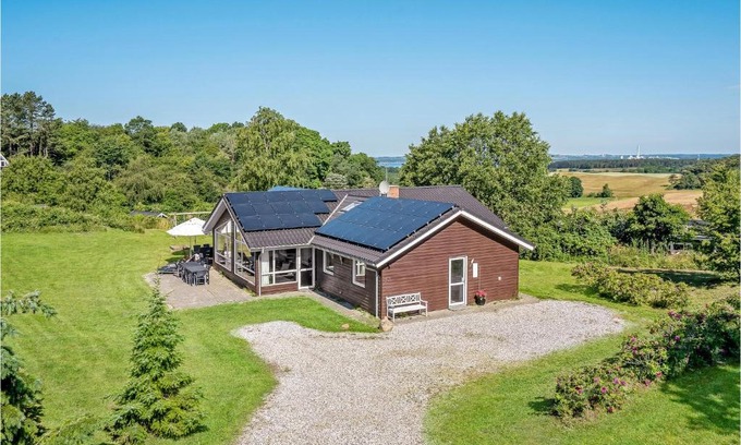 Skødshoved Strand House | Lovely Home In Knebel With Sauna