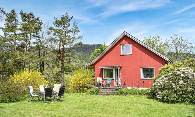 Sauda House | Lovely home in Sauda with WiFi