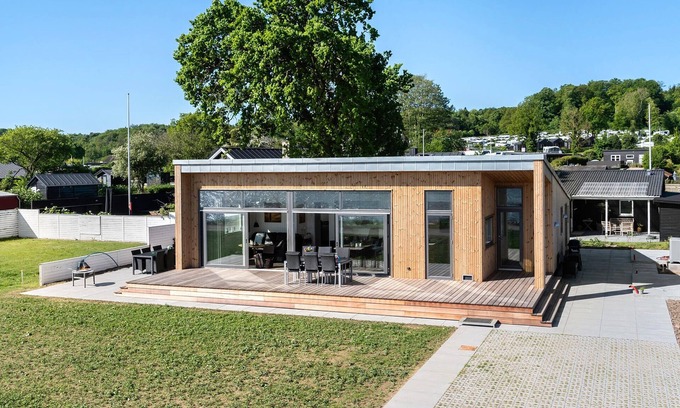 Grønninghoved Strand House | Lovely home in Sjølund with WiFi