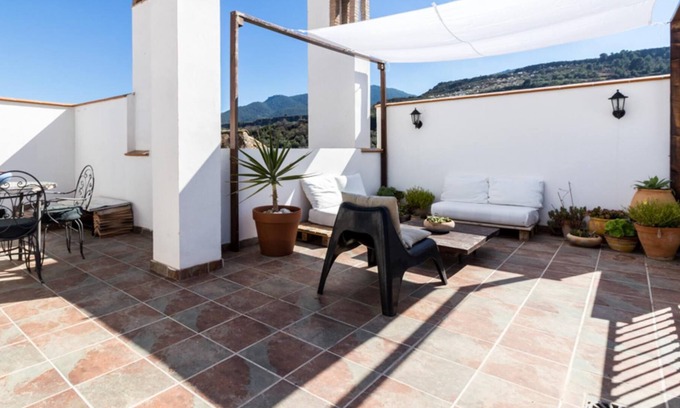 Albunuelas Villa | Lovely house with nice terrace