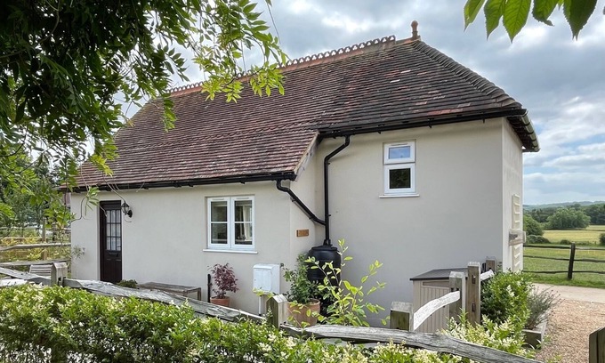 Five Oak Green Cottage | Lovely Kent Cottage With Rural Medway Views