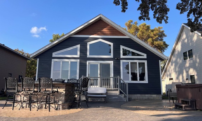Willmar House | Lovely Lake Home on Eagle Lake