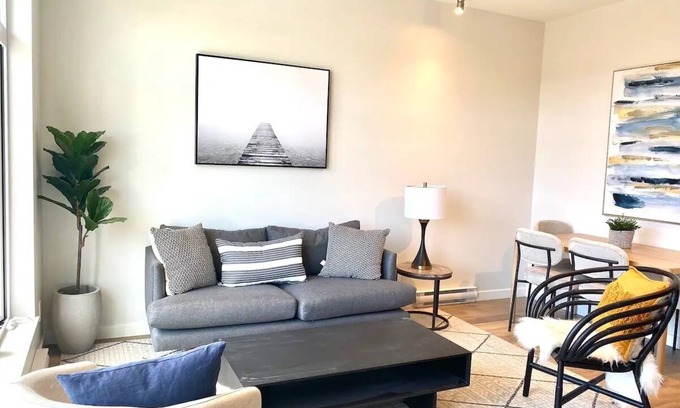 Sidney Hotel | Lovely One Bedroom Suite in Downtown Sidney