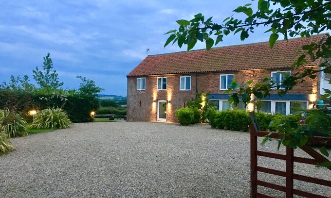 Muston Cottage | LOVELY PEACEFUL COTTAGE SLEEPS 4 | CLOSE TO FILEY TOWN & BEACH | GARDEN