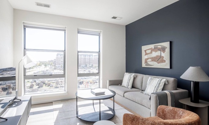 Jefferson Manor Apartment | Lovely Potomac Yard City 1BR w/W/D & Gym, nr Airport, by Blueground