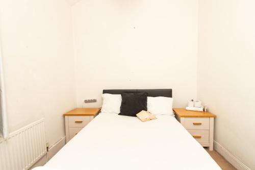 Offerton Apartment | Lovely Private Rooms near MCR Centre