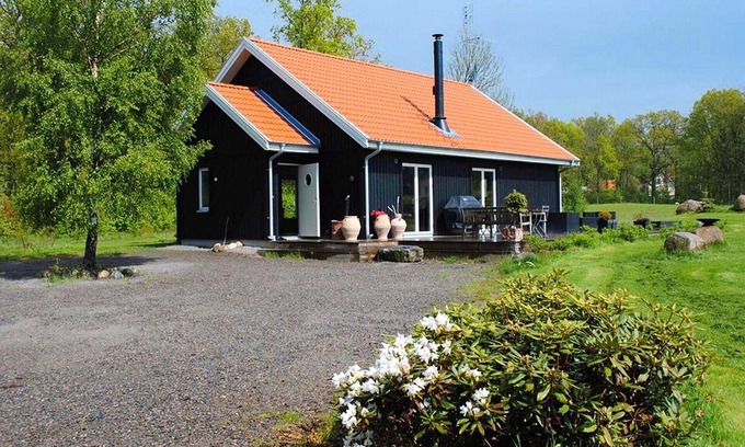Vaxtorp House | Lovely spaceious house. Big garden Outdoor hottub. Close to nature. Pet friendly